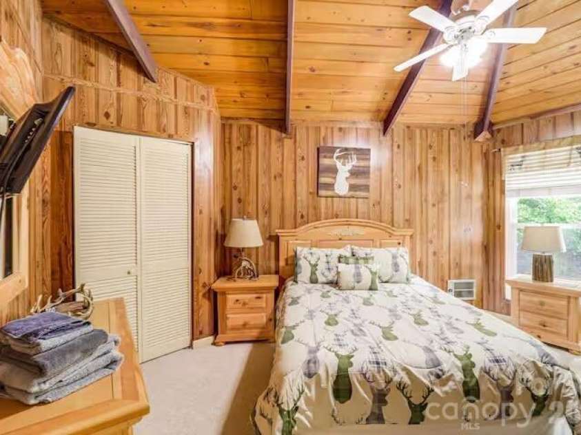 102 Cricket Way, Beech Mountain, NC 28604.  MLS# CAR4429753, YatesRealty ID 53683. 
