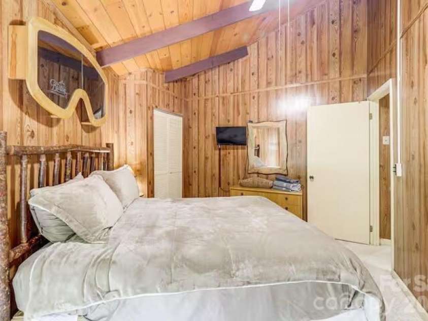 102 Cricket Way, Beech Mountain, NC 28604.  MLS# CAR4429753, YatesRealty ID 53683. 