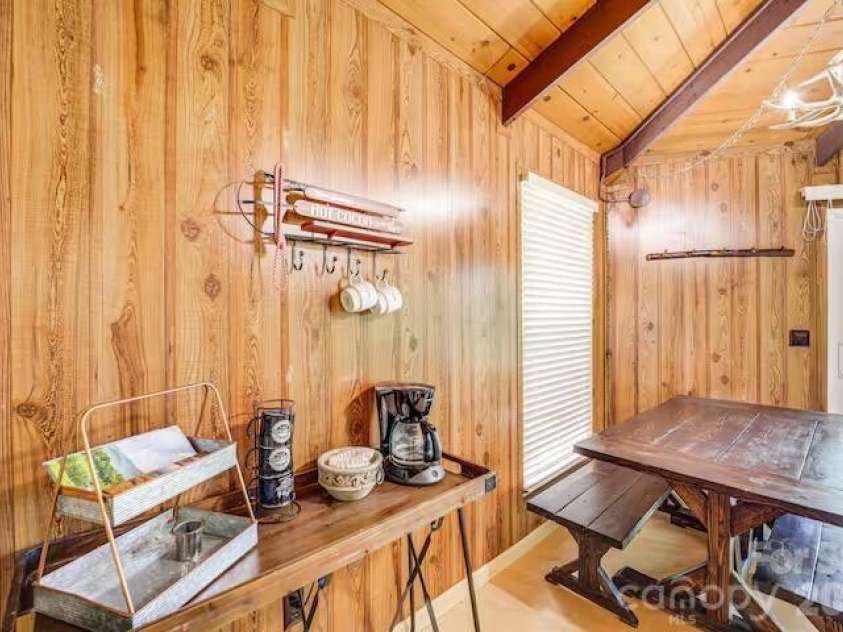 102 Cricket Way, Beech Mountain, NC 28604.  MLS# CAR4429753, YatesRealty ID 53683. 