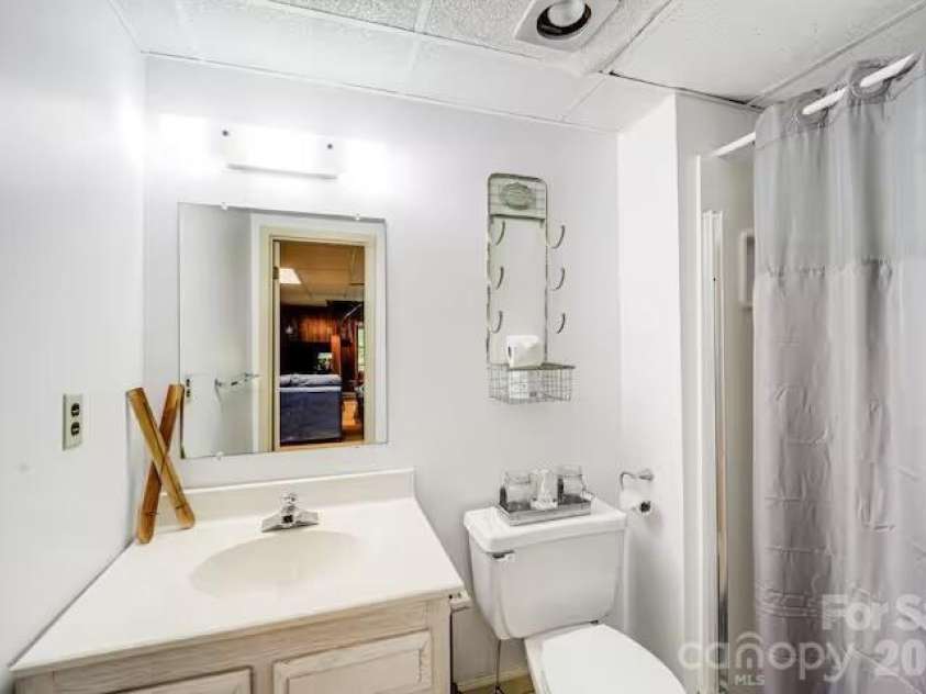 102 Cricket Way, Beech Mountain, NC 28604.  MLS# CAR4429753, YatesRealty ID 53683. 
