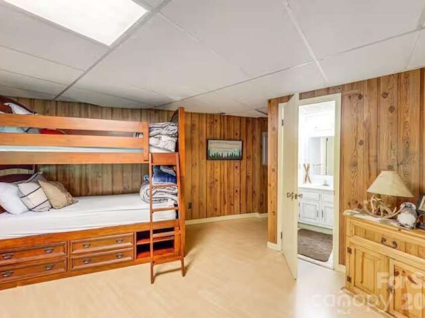 102 Cricket Way, Beech Mountain, NC 28604.  MLS# CAR4429753, YatesRealty ID 53683. 