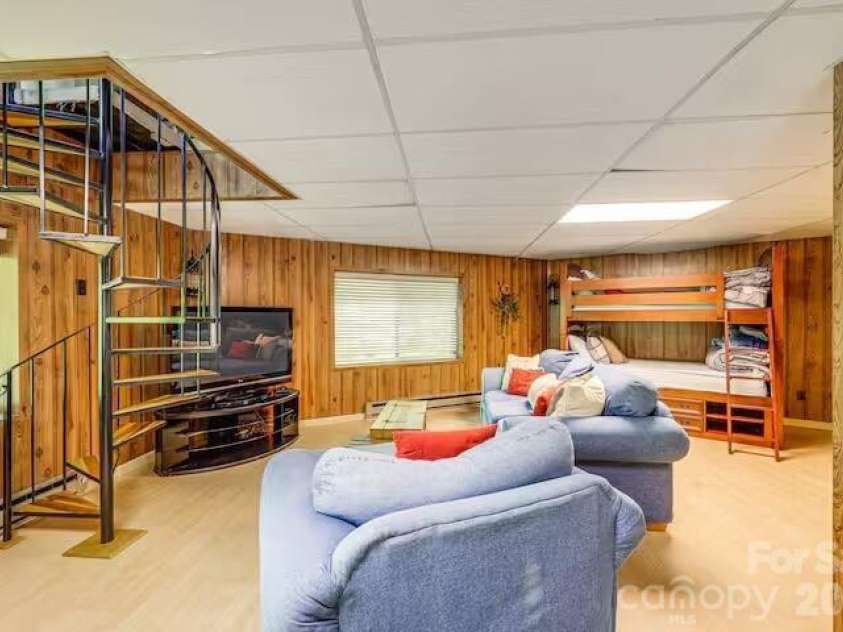 102 Cricket Way, Beech Mountain, NC 28604.  MLS# CAR4429753, YatesRealty ID 53683. 