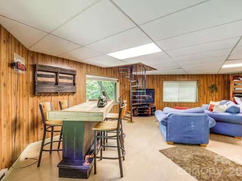 102 Cricket Way, Beech Mountain, NC 28604.  MLS# CAR4429753, YatesRealty ID 53683. 