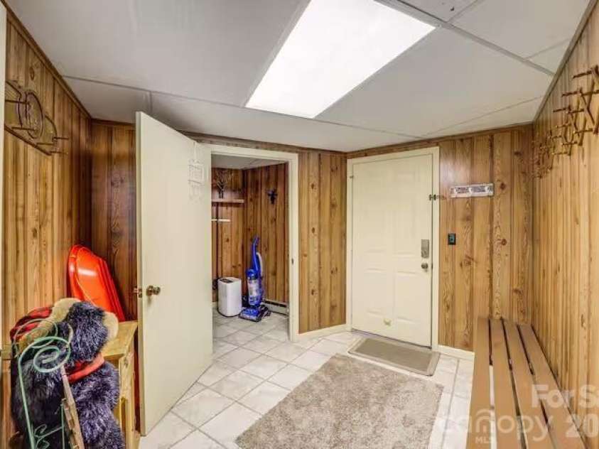 102 Cricket Way, Beech Mountain, NC 28604.  MLS# CAR4429753, YatesRealty ID 53683. 