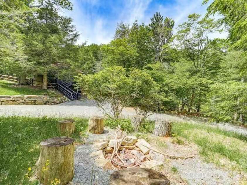 102 Cricket Way, Beech Mountain, NC 28604.  MLS# CAR4429753, YatesRealty ID 53683. 