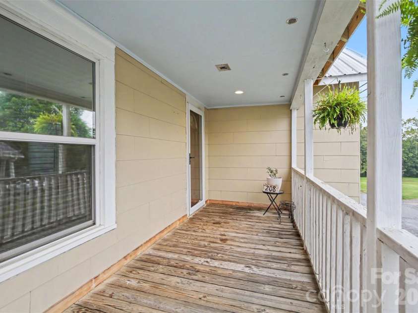 208 Copley Street, Lexington, NC 27292.  MLS# CAR4427457, YatesRealty ID 53685. 