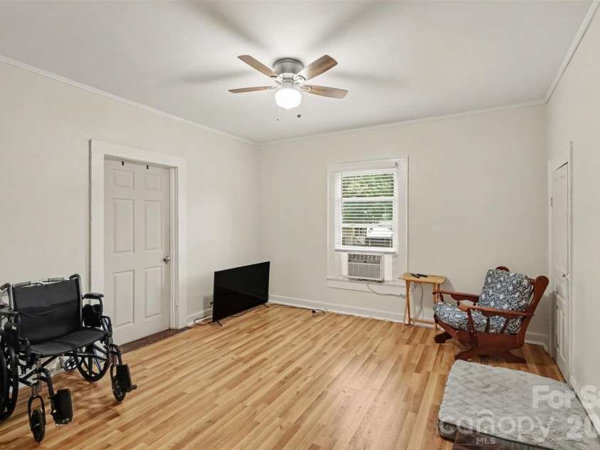 208 Copley Street, Lexington, NC 27292.  MLS# CAR4427457, YatesRealty ID 53685. 