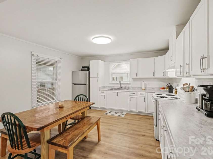 208 Copley Street, Lexington, NC 27292.  MLS# CAR4427457, YatesRealty ID 53685. 
