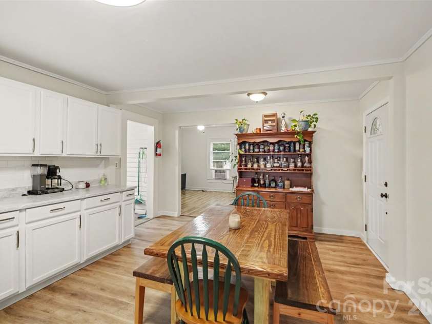 208 Copley Street, Lexington, NC 27292.  MLS# CAR4427457, YatesRealty ID 53685. 