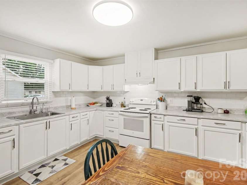 208 Copley Street, Lexington, NC 27292.  MLS# CAR4427457, YatesRealty ID 53685. 