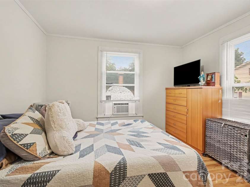 208 Copley Street, Lexington, NC 27292.  MLS# CAR4427457, YatesRealty ID 53685. 