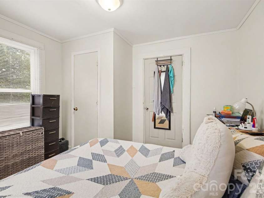 208 Copley Street, Lexington, NC 27292.  MLS# CAR4427457, YatesRealty ID 53685. 