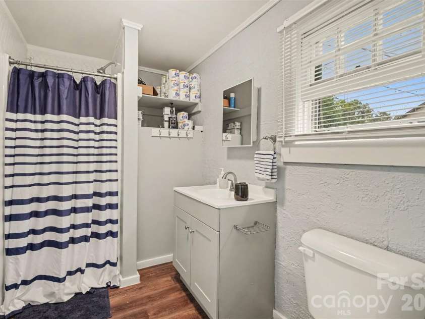 208 Copley Street, Lexington, NC 27292.  MLS# CAR4427457, YatesRealty ID 53685. 
