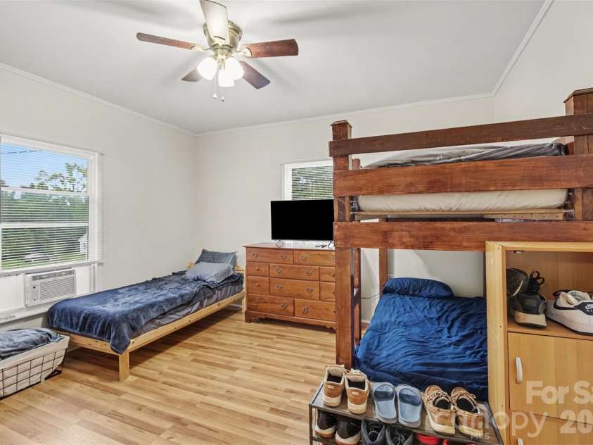 208 Copley Street, Lexington, NC 27292.  MLS# CAR4427457, YatesRealty ID 53685. 
