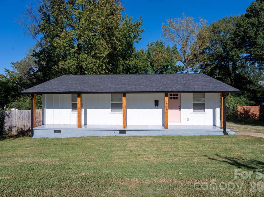 2520 Alleghany Street, Charlotte, NC 28208.  MLS# CAR4429140, YatesRealty ID 53686. 