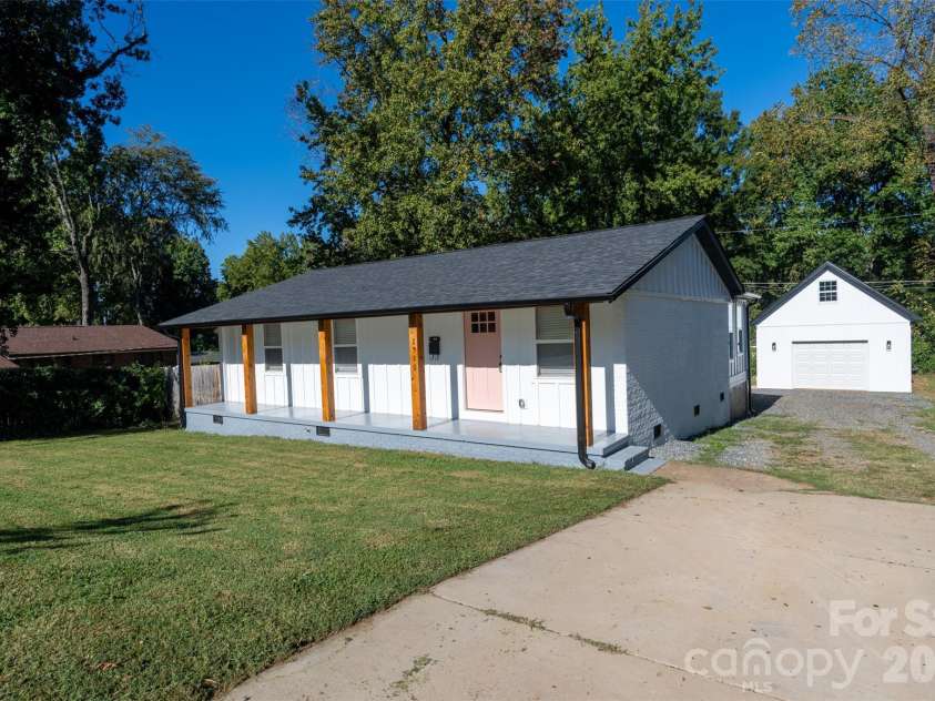 2520 Alleghany Street, Charlotte, NC 28208.  MLS# CAR4429140, YatesRealty ID 53686. 