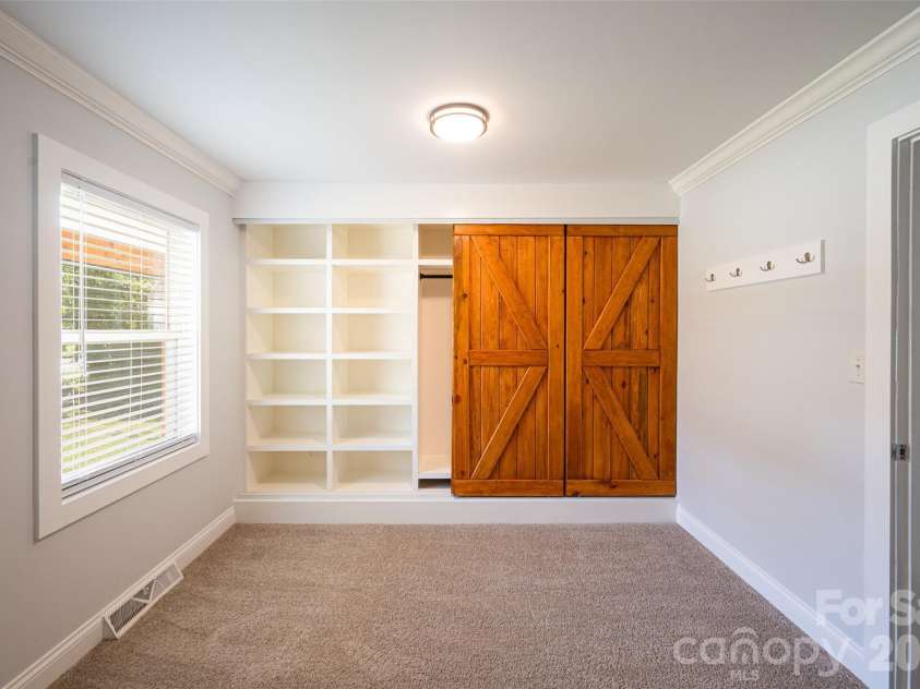 2520 Alleghany Street, Charlotte, NC 28208.  MLS# CAR4429140, YatesRealty ID 53686. 