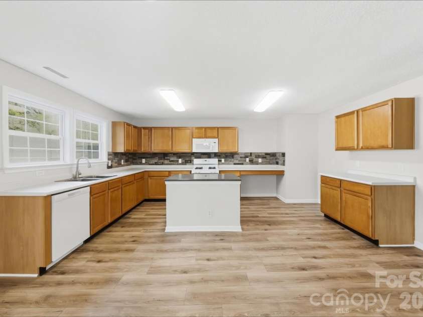 837 Chastain Avenue, Concord, NC 28025.  MLS# CAR4428618, YatesRealty ID 53688. 