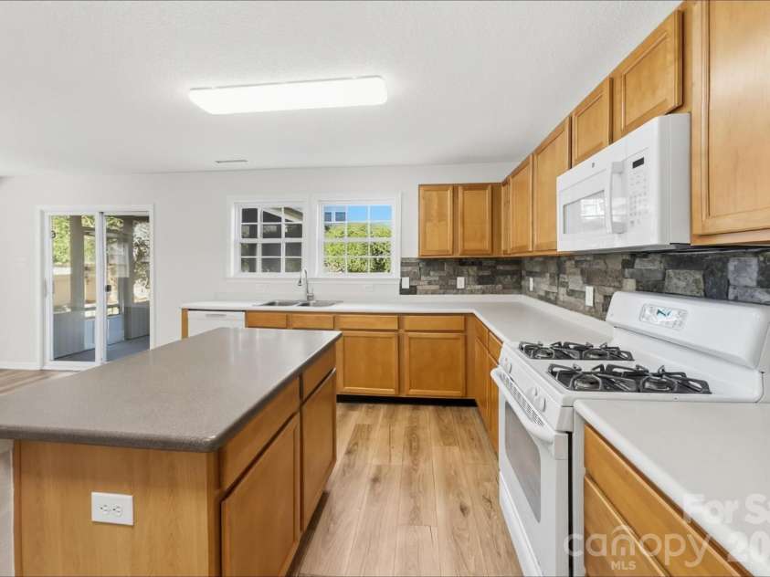 837 Chastain Avenue, Concord, NC 28025.  MLS# CAR4428618, YatesRealty ID 53688. 
