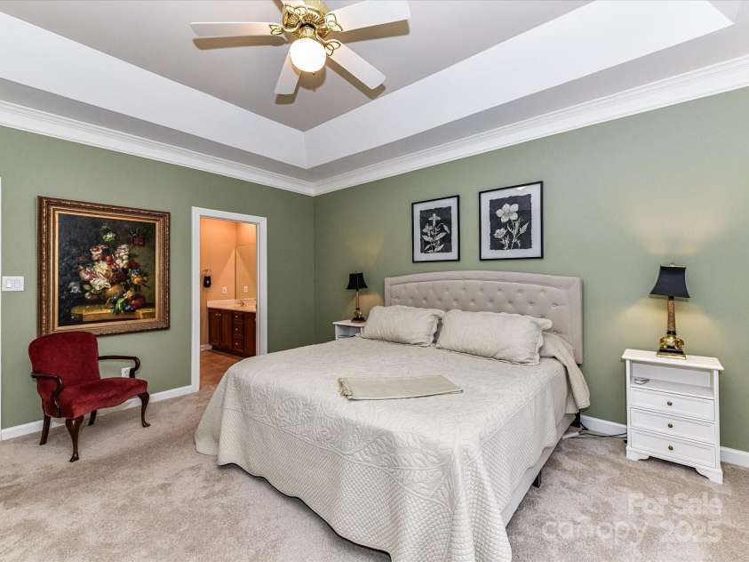 11406 Olde Turnbury Court, Charlotte, NC 28277.  MLS# CAR4233679, YatesRealty ID 5369. Easy living to the expansive bathroom and nicely sized custom walk-in closet!