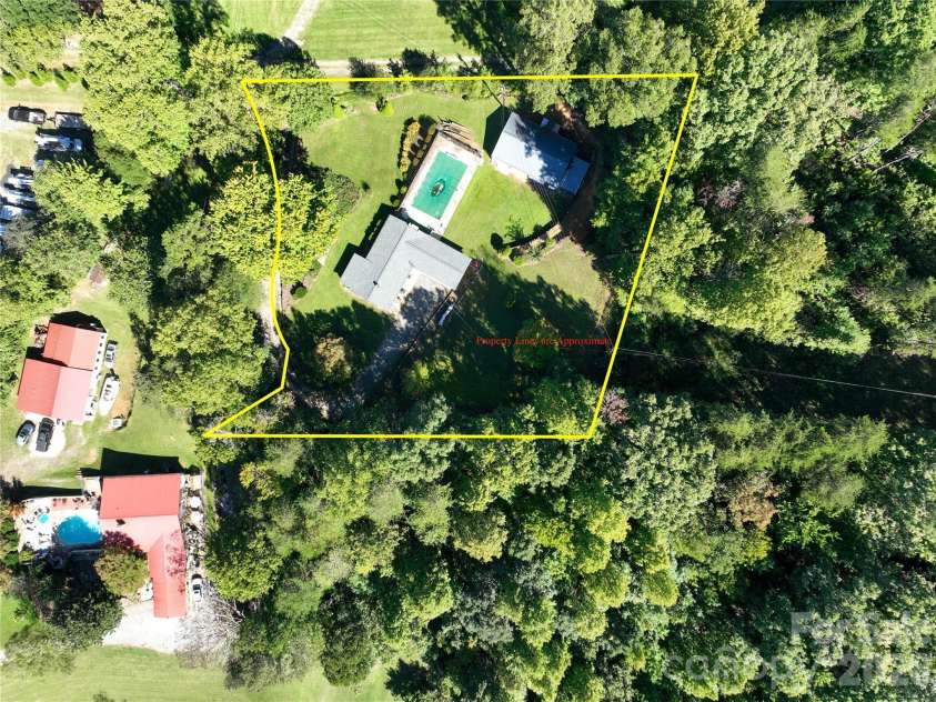 709 Berry Place, Lenoir, NC 28645.  MLS# CAR4427927, YatesRealty ID 53690. 