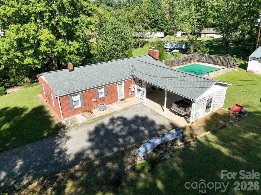 709 Berry Place, Lenoir, NC 28645.  MLS# CAR4427927, YatesRealty ID 53690. 
