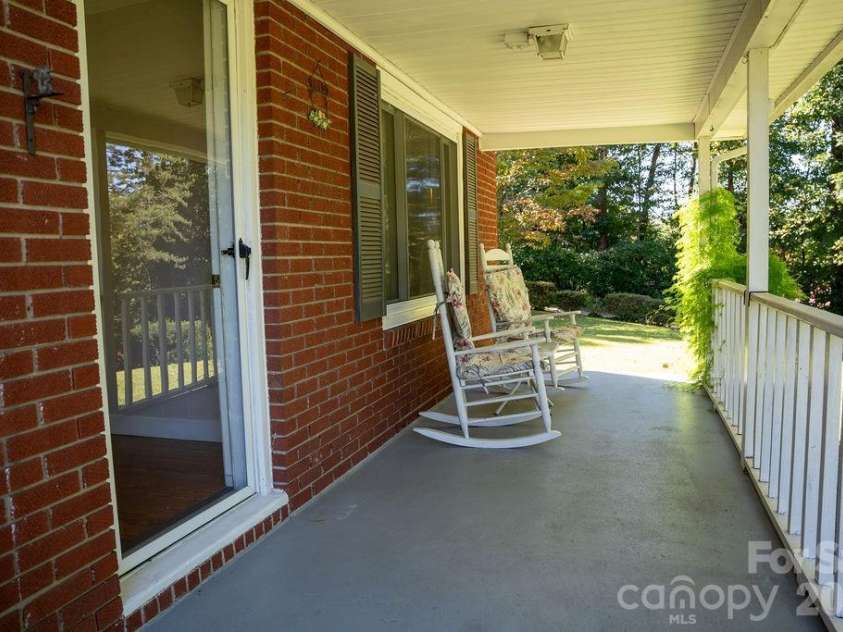709 Berry Place, Lenoir, NC 28645.  MLS# CAR4427927, YatesRealty ID 53690. 