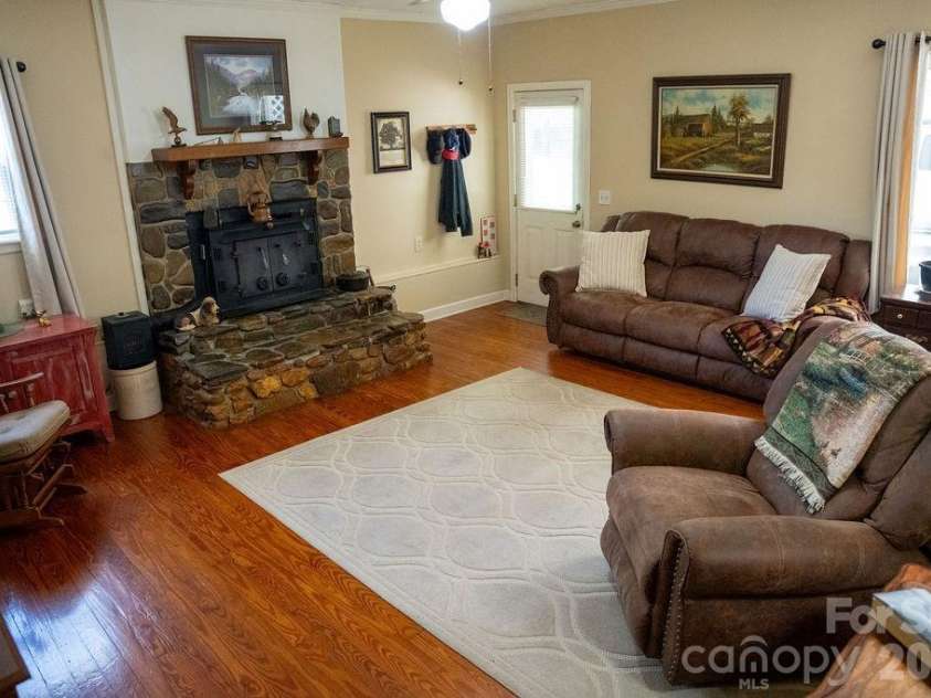 709 Berry Place, Lenoir, NC 28645.  MLS# CAR4427927, YatesRealty ID 53690. 