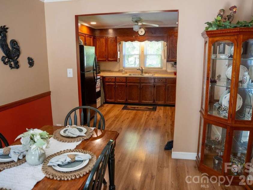709 Berry Place, Lenoir, NC 28645.  MLS# CAR4427927, YatesRealty ID 53690. 
