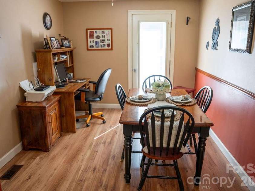 709 Berry Place, Lenoir, NC 28645.  MLS# CAR4427927, YatesRealty ID 53690. 