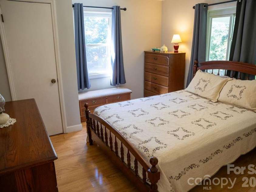 709 Berry Place, Lenoir, NC 28645.  MLS# CAR4427927, YatesRealty ID 53690. 