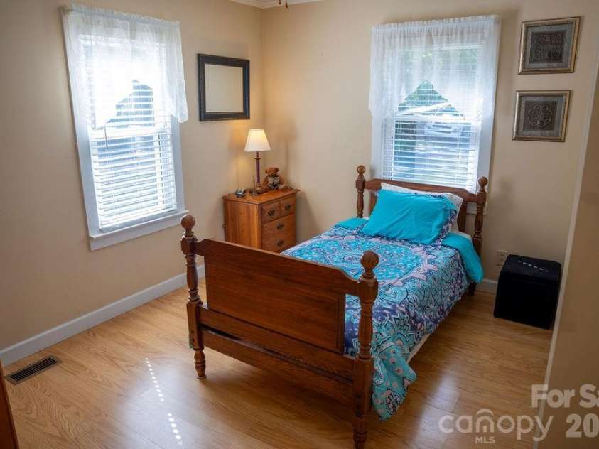 709 Berry Place, Lenoir, NC 28645.  MLS# CAR4427927, YatesRealty ID 53690. 