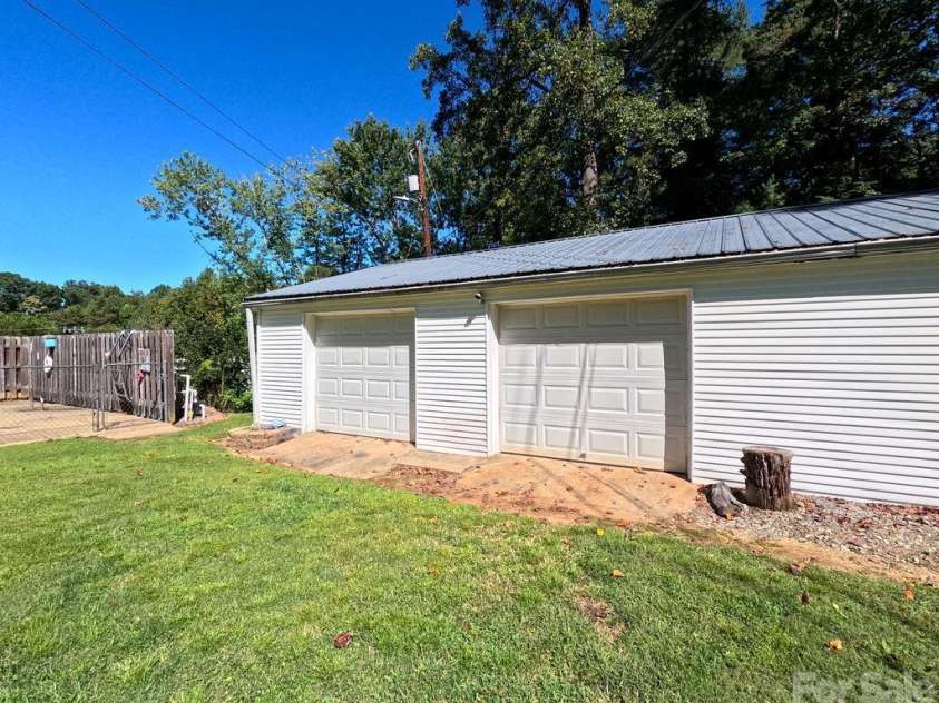 709 Berry Place, Lenoir, NC 28645.  MLS# CAR4427927, YatesRealty ID 53690. 