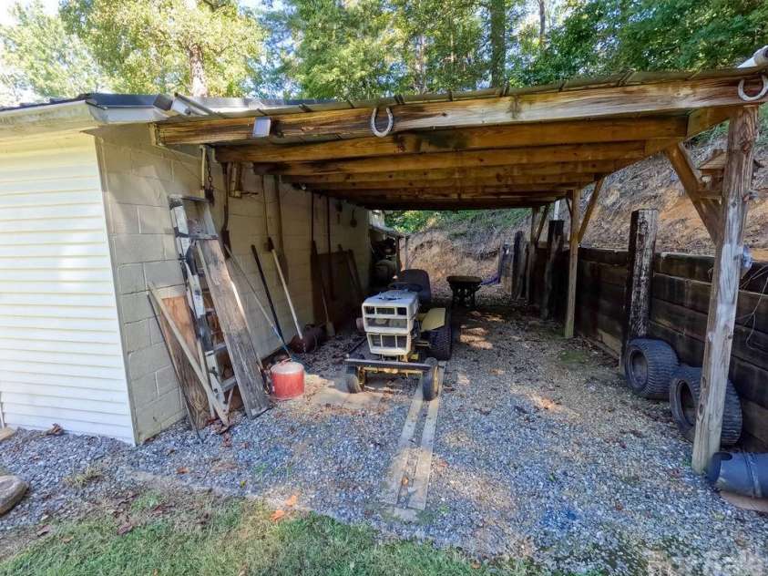 709 Berry Place, Lenoir, NC 28645.  MLS# CAR4427927, YatesRealty ID 53690. 