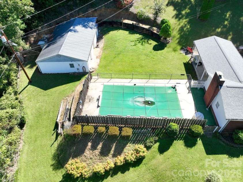 709 Berry Place, Lenoir, NC 28645.  MLS# CAR4427927, YatesRealty ID 53690. 