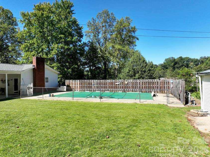 709 Berry Place, Lenoir, NC 28645.  MLS# CAR4427927, YatesRealty ID 53690. 