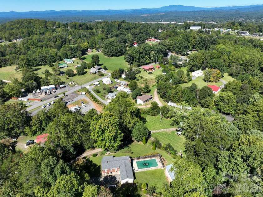 709 Berry Place, Lenoir, NC 28645.  MLS# CAR4427927, YatesRealty ID 53690. 