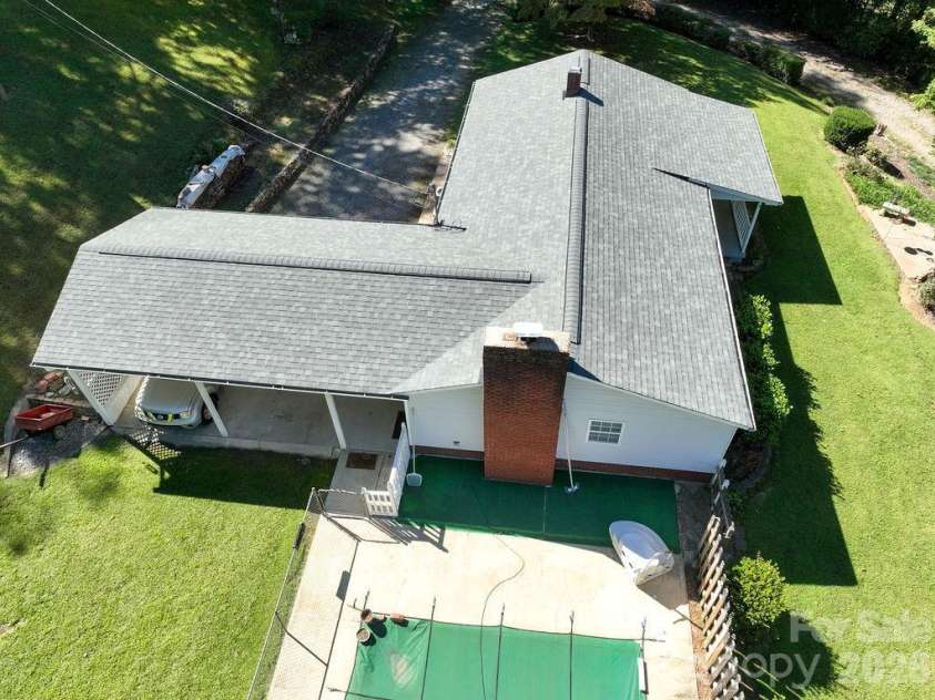 709 Berry Place, Lenoir, NC 28645.  MLS# CAR4427927, YatesRealty ID 53690. 