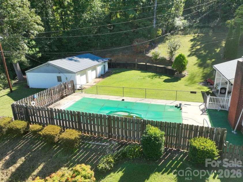 709 Berry Place, Lenoir, NC 28645.  MLS# CAR4427927, YatesRealty ID 53690. 