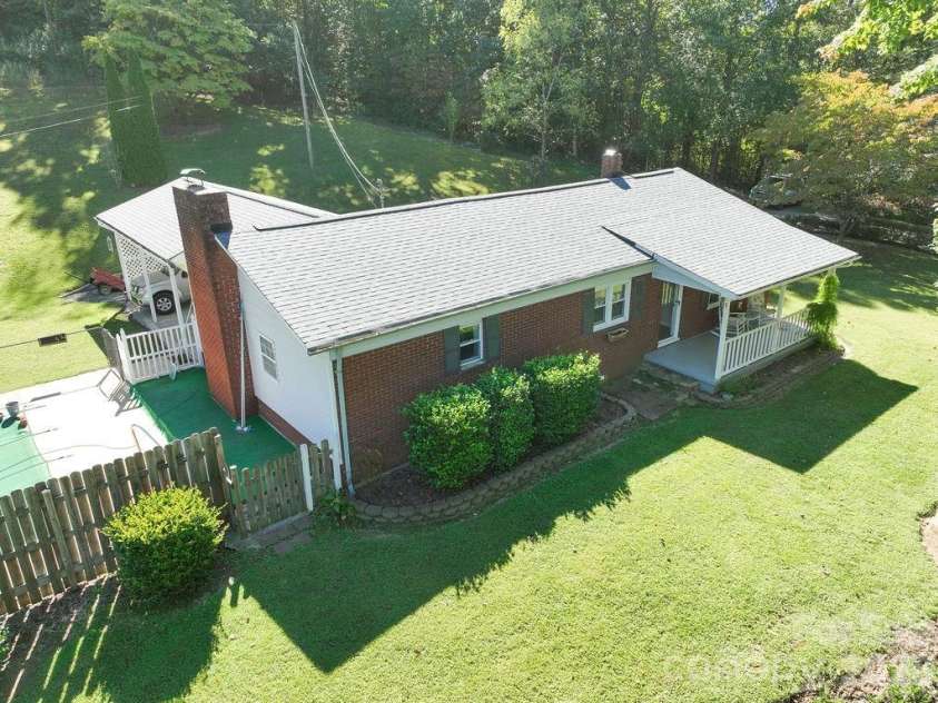709 Berry Place, Lenoir, NC 28645.  MLS# CAR4427927, YatesRealty ID 53690. 