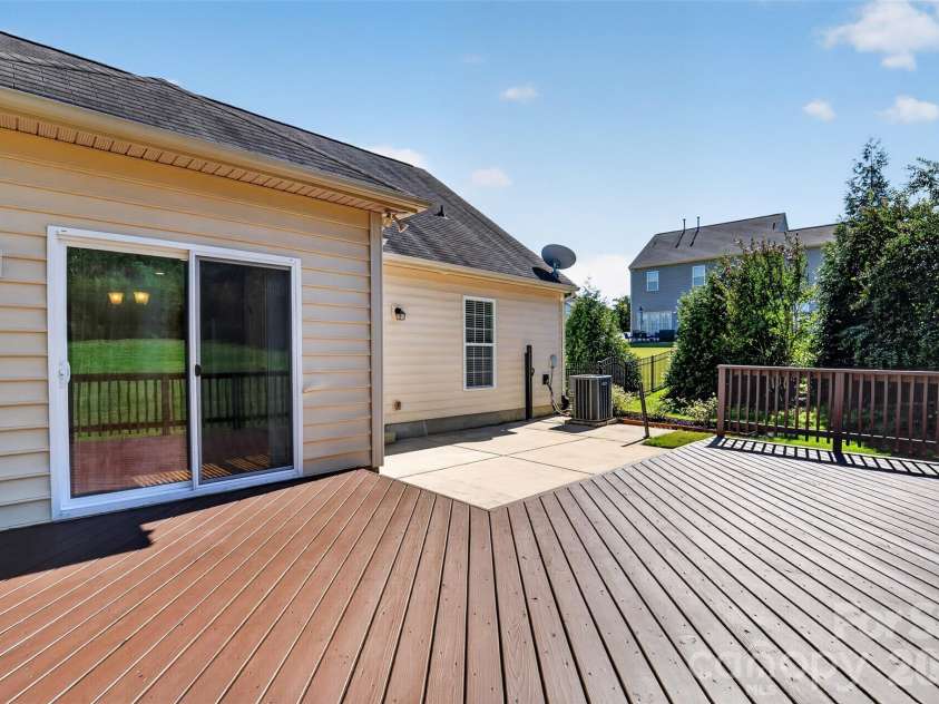 12910 Hunting Birds Lane, Charlotte, NC 28278.  MLS# CAR4427177, YatesRealty ID 53694. Back Deck & Patio