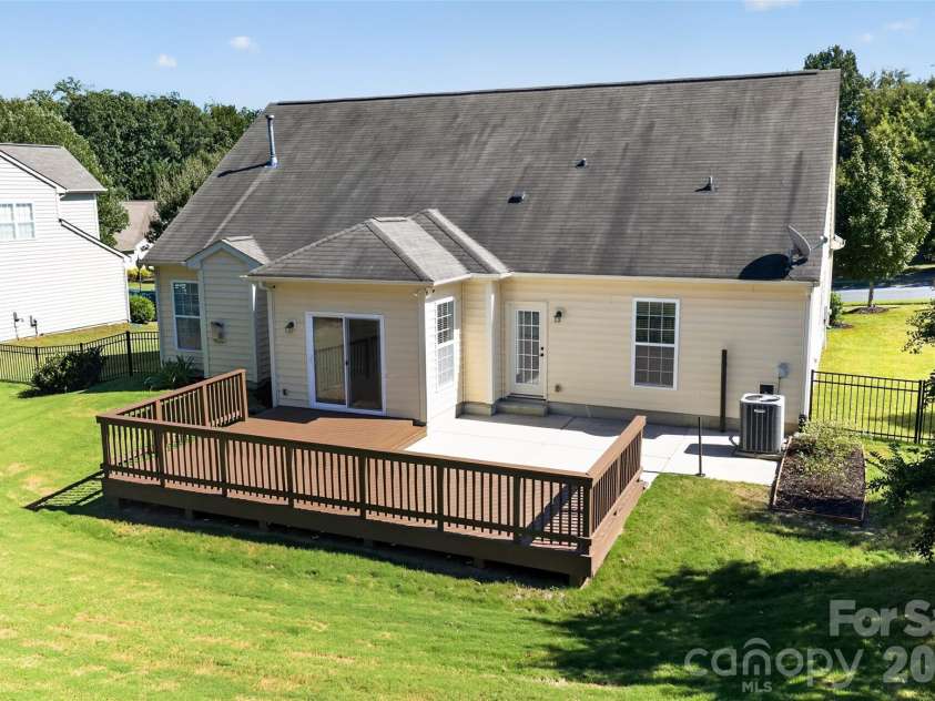 12910 Hunting Birds Lane, Charlotte, NC 28278.  MLS# CAR4427177, YatesRealty ID 53694. Back Exterior