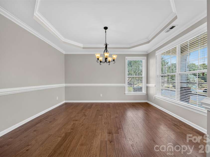 12910 Hunting Birds Lane, Charlotte, NC 28278.  MLS# CAR4427177, YatesRealty ID 53694. Dining Room