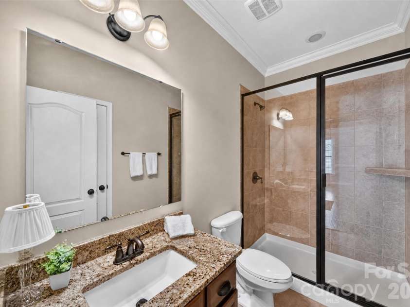 12910 Hunting Birds Lane, Charlotte, NC 28278.  MLS# CAR4427177, YatesRealty ID 53694. Full Bathroom Mail Level
