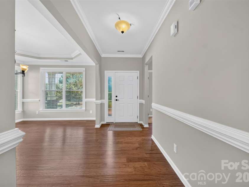 12910 Hunting Birds Lane, Charlotte, NC 28278.  MLS# CAR4427177, YatesRealty ID 53694. Main Entry