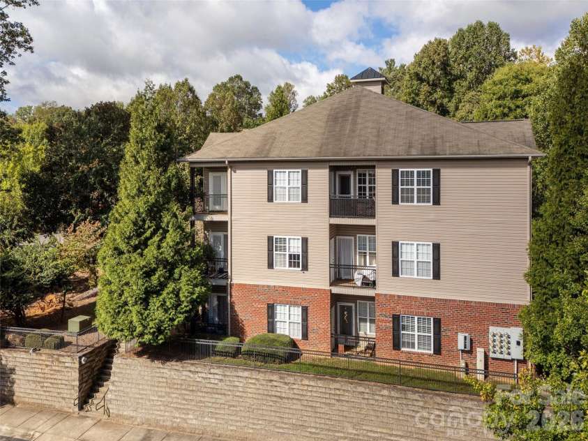 437 Appeldoorn Circle, Asheville, NC 28803.  MLS# CAR4429786, YatesRealty ID 53697. 