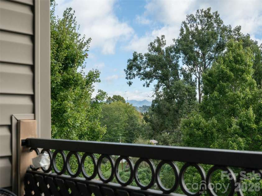 437 Appeldoorn Circle, Asheville, NC 28803.  MLS# CAR4429786, YatesRealty ID 53697. 