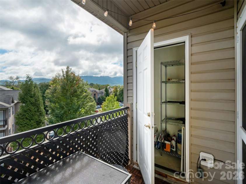 437 Appeldoorn Circle, Asheville, NC 28803.  MLS# CAR4429786, YatesRealty ID 53697. 