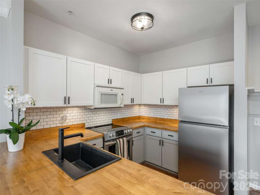 437 Appeldoorn Circle, Asheville, NC 28803.  MLS# CAR4429786, YatesRealty ID 53697. 