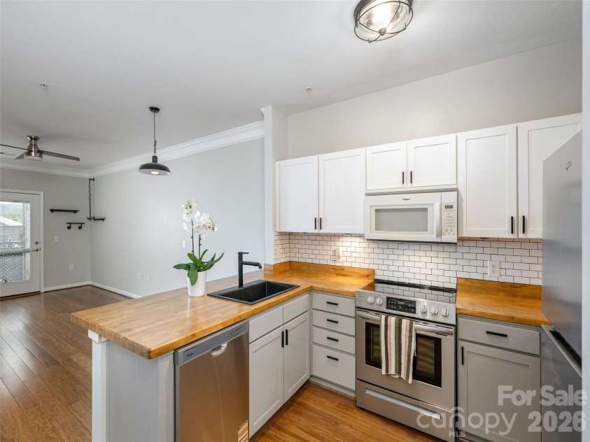 437 Appeldoorn Circle, Asheville, NC 28803.  MLS# CAR4429786, YatesRealty ID 53697. 